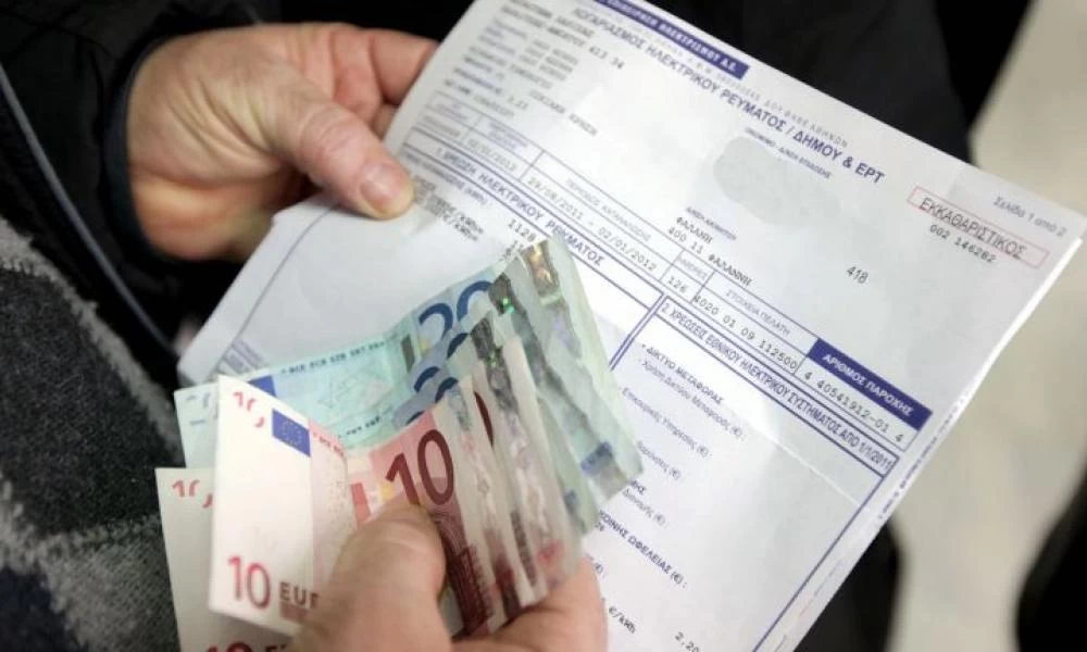 ΔΕΗ: Μέτρα ελάφρυνσης για τους καταναλωτές – Δωρεάν πάγιο και εκπτώσεις